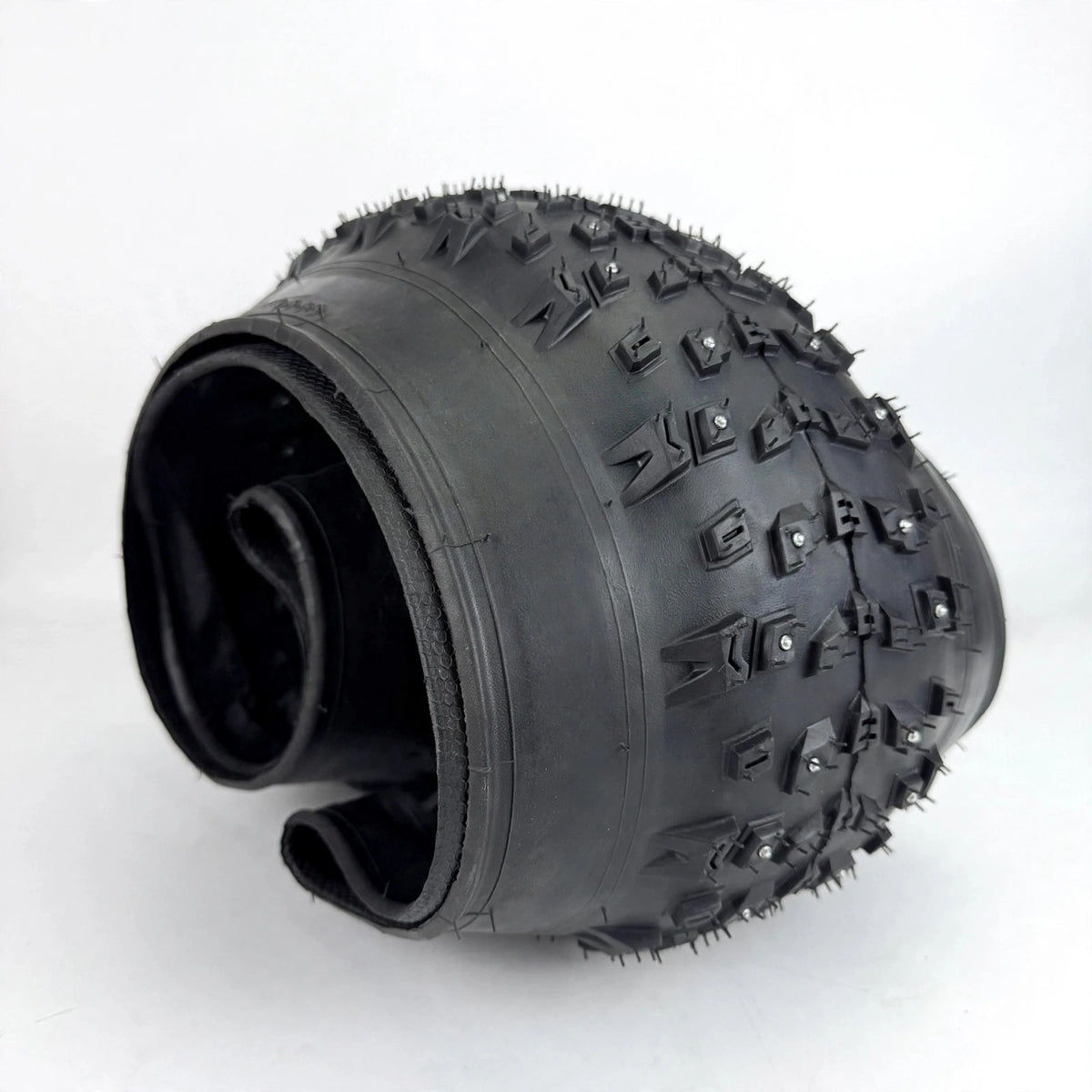 CHAOYANG Studded Fat Tire | 26×4.0 | 120TPI Folding