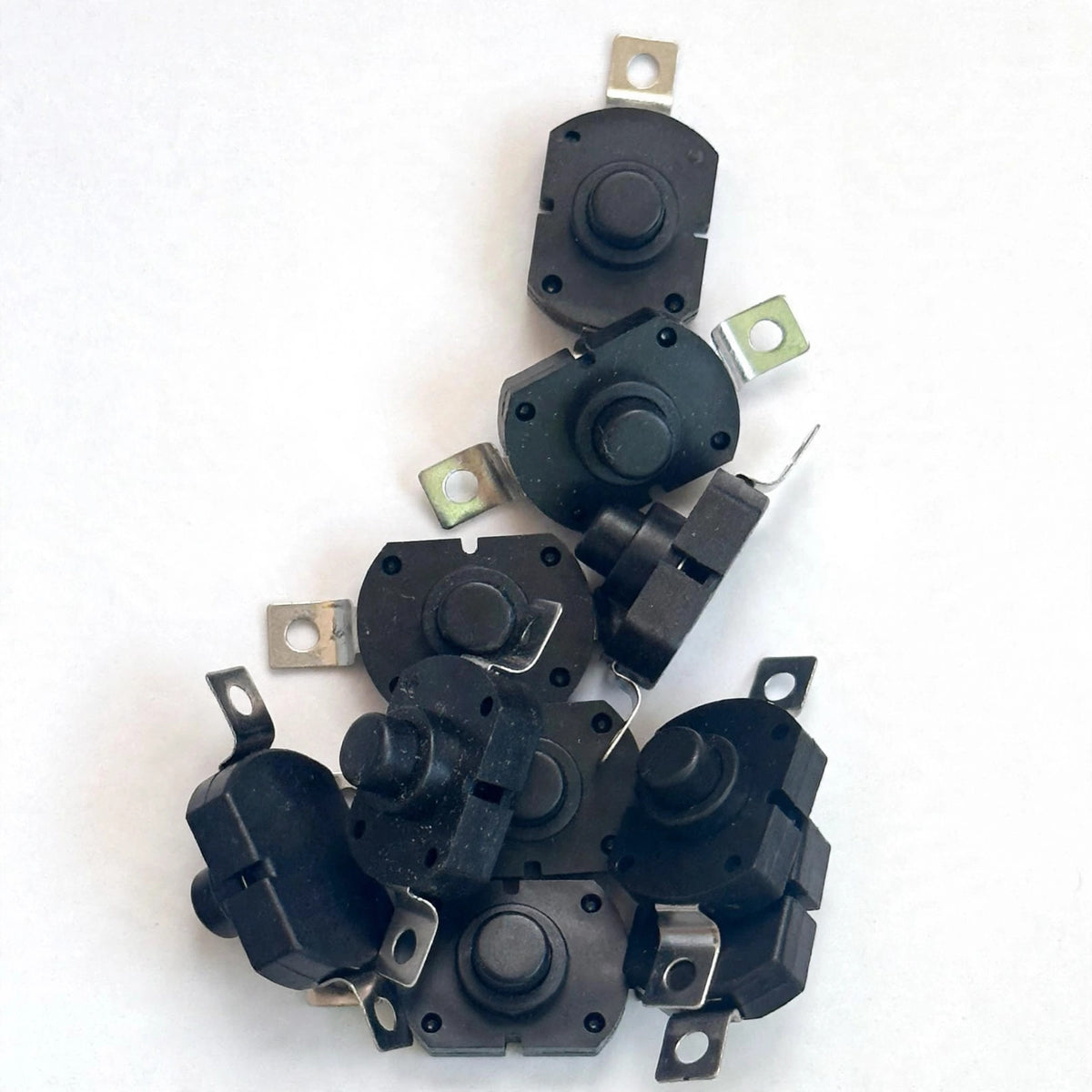 1712KD Latching Push Button Switch | 30V 1A | Compact