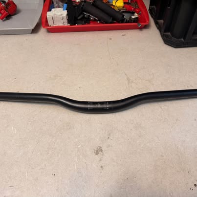 Black Aluminum MTB Riser Handlebars 31.8mm | Mountain Bike Handlebar | Like New