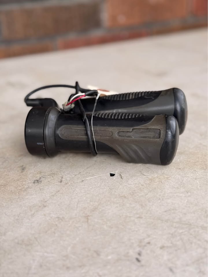 Full-Twist Throttle Grips | E-Bike