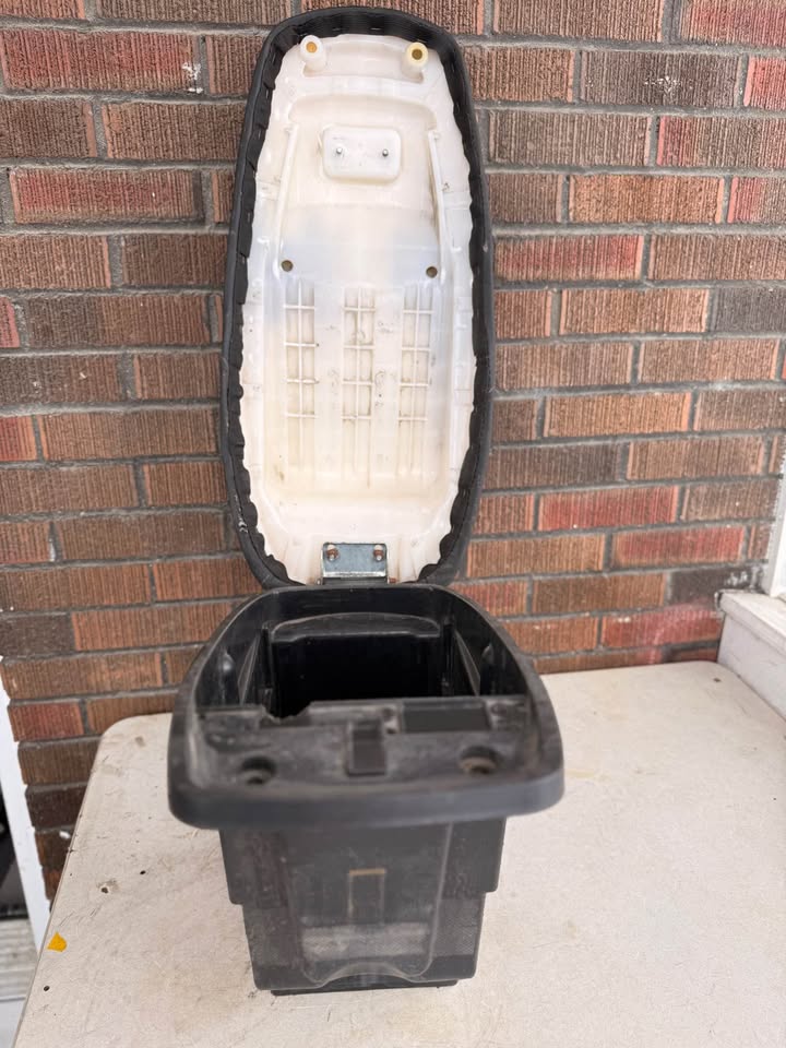 Emmo Hornet Trunk Seat | Replacement